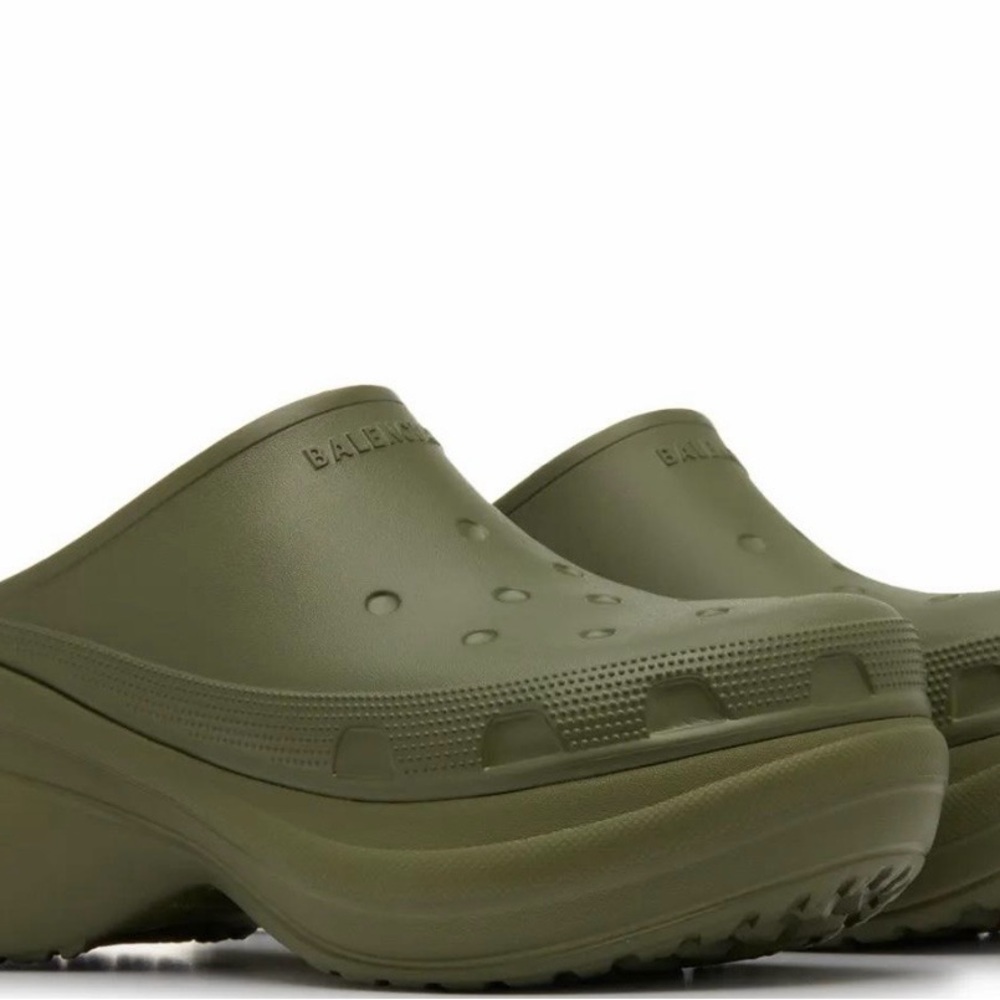 Balenciaga
X Crocs Platform Mule - Men's
Size 11 (EU 44)